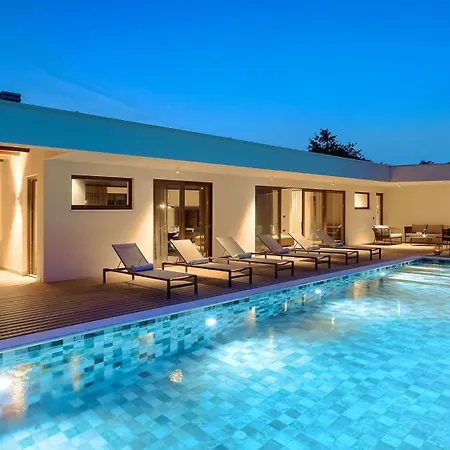 Magnificent Istria Oasis 4 Bedrooms Spacious Sun Terrace With Outdoor Heated Pool Labin *