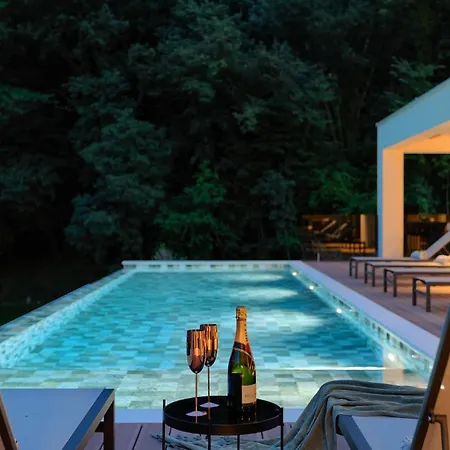 Magnificent Istria Oasis 4 Bedrooms Spacious Sun Terrace With Outdoor Heated Pool Labin *